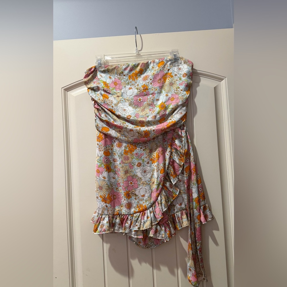 Floral Ruched Dress with Ruffle Hem - Picture 4 of 6